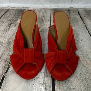 D10 Aerosoles Women's Red Suede 2-inch Heels, Size 7.5, Pre-owned